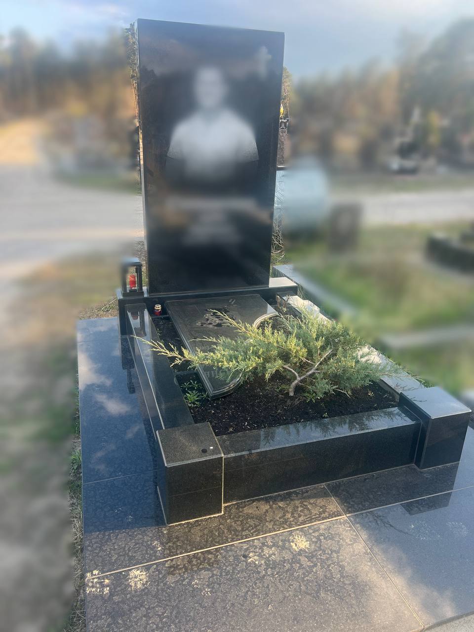 Одинарний меморіал 16