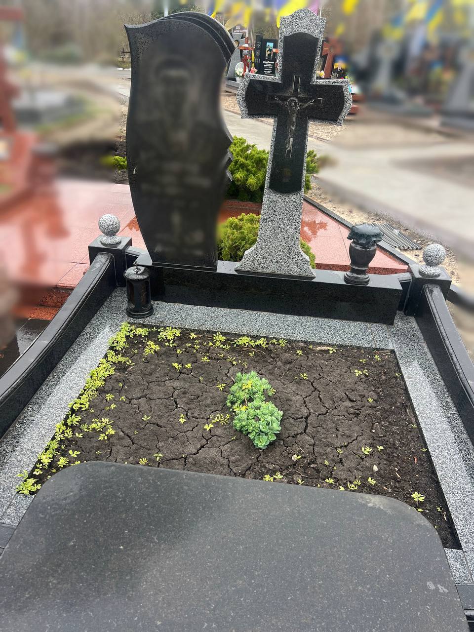 Одинарний меморіал 8